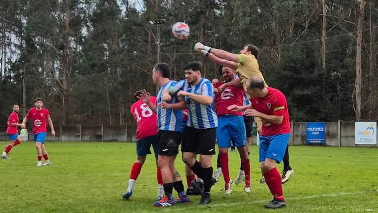Mariolo sae de punos no Porteno-Corcubion-Foto-Campana
