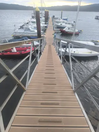 Novos pontons do Club Nautico de Camarinas