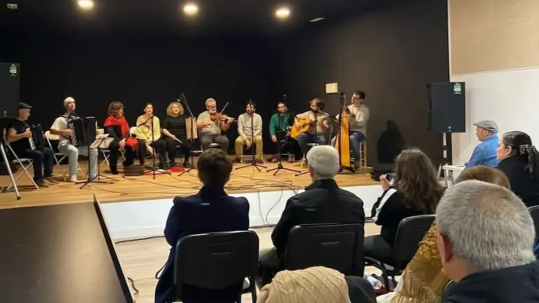 Festival Solidario na Casa da Cultura de Brens