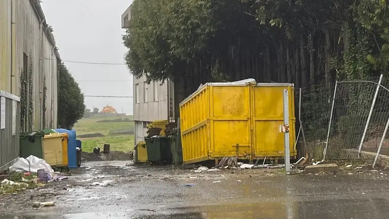 lixo Edificio Servizos Multiples coristanco