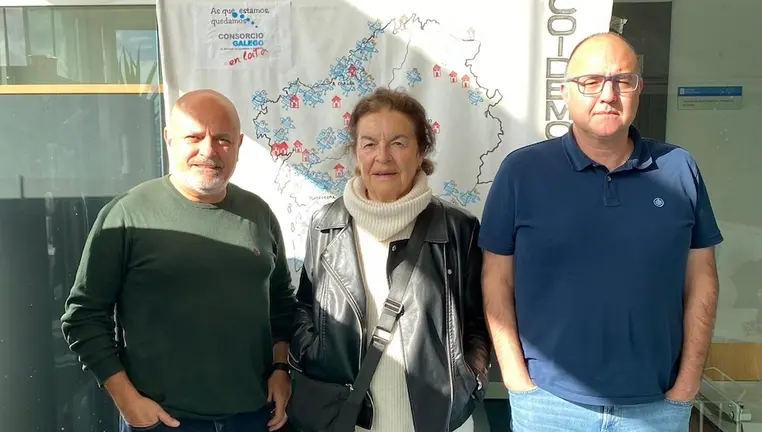 Luis Corral Luisa García Alcolea e Vicente Jesus Bernal da Plataforma Xuntos polo Centro de Dia de Corcubion