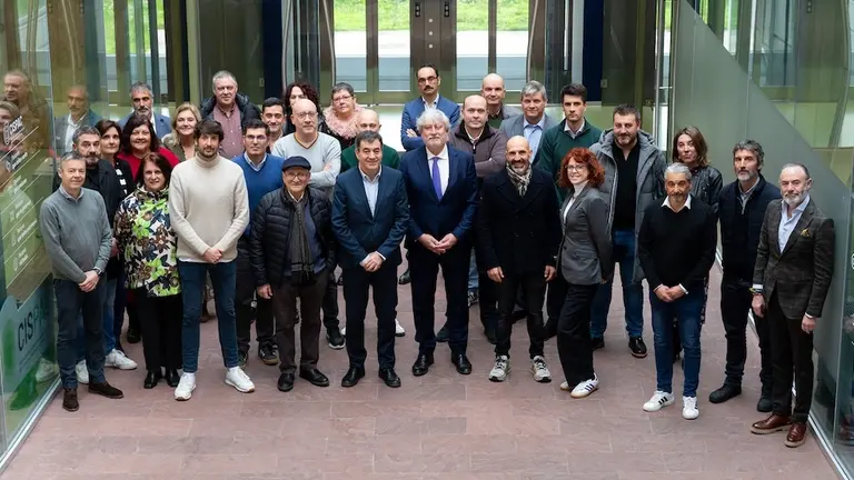 10,00 h.-         O conselleiro de Educación, Ciencia, Universidades e FP, Román Rodríguez, reunirase cos centros participantes do novo proxecto Catedrais educativas de Galicia. No edificio Fontán (monte Gaiás, s/n). foto xoán crespo