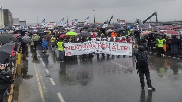 Manifestacion na Pobra contra Altri e as Mina de Touro 2