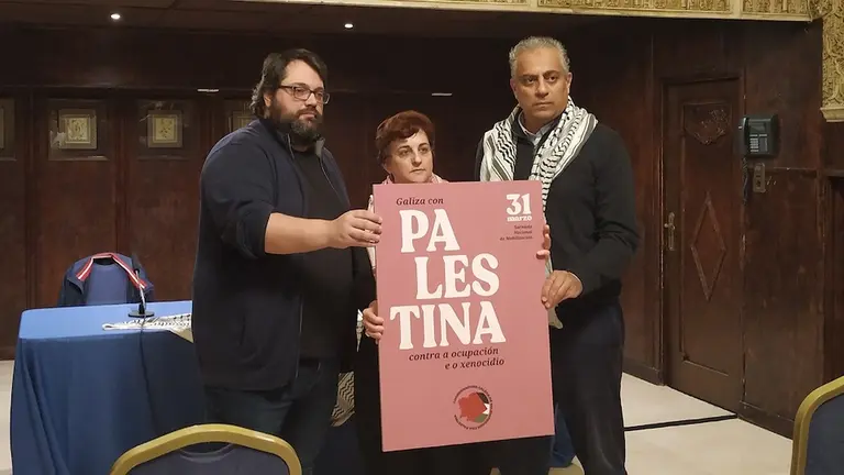 Óscar Valadares, Ánxela Gippini e Sami Ashour na Presentacion mobilizacions por Palstina en Galicia