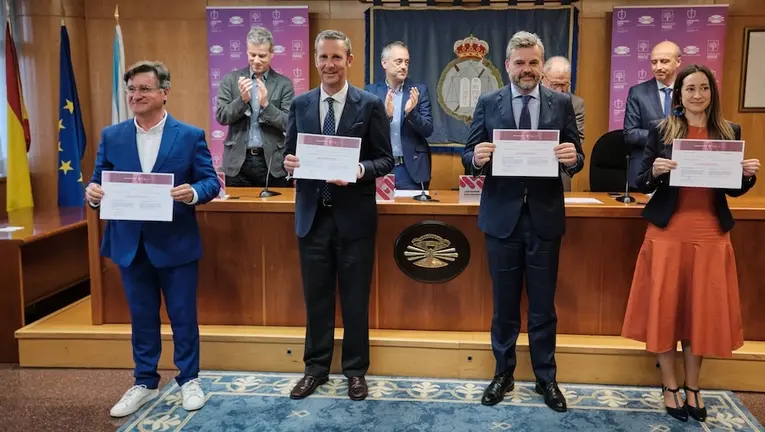 Julio Bazarra co titulo de postgrao en Xestión de Riscos- Foto-XaimeCortizo