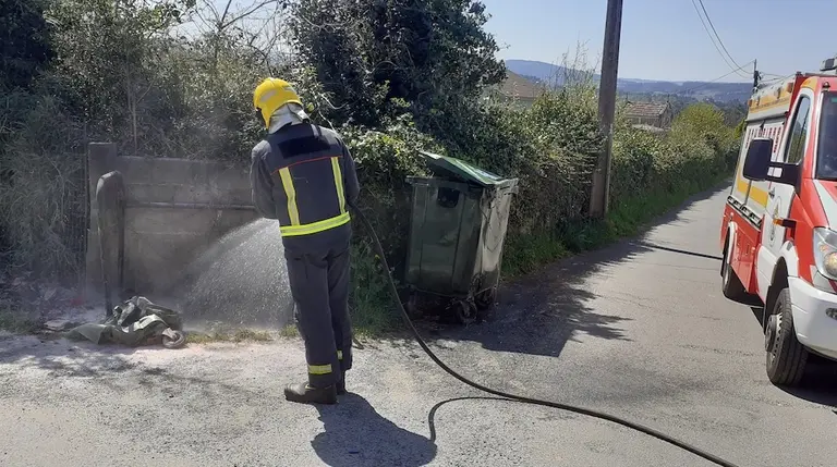 incendio contedor colector carballo