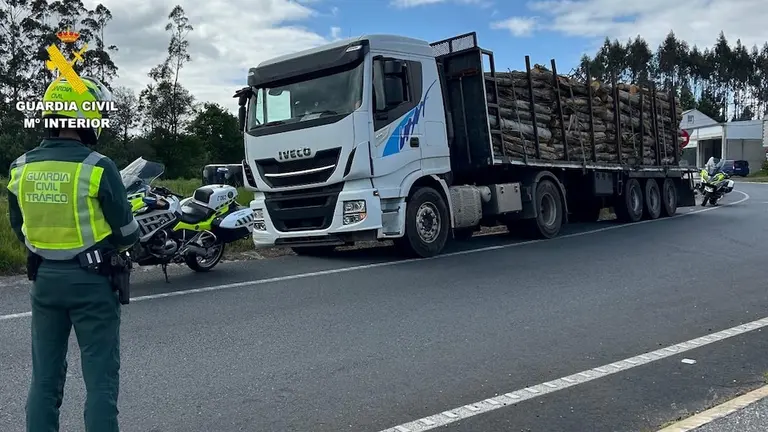 Investigacion da Garda Civil por un camion