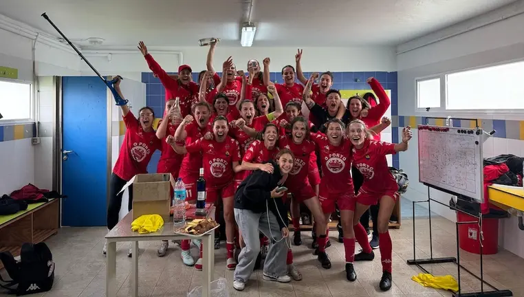 Muxia CF metendose na final da Copa da Costa feminina