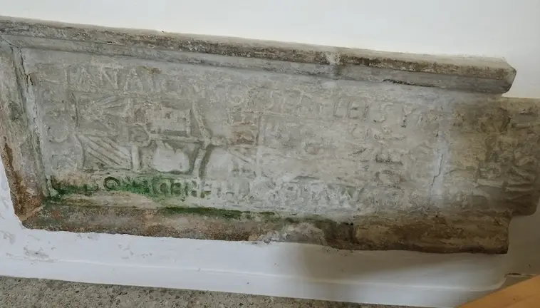 lauda na Igrexa de Traba Coristanco