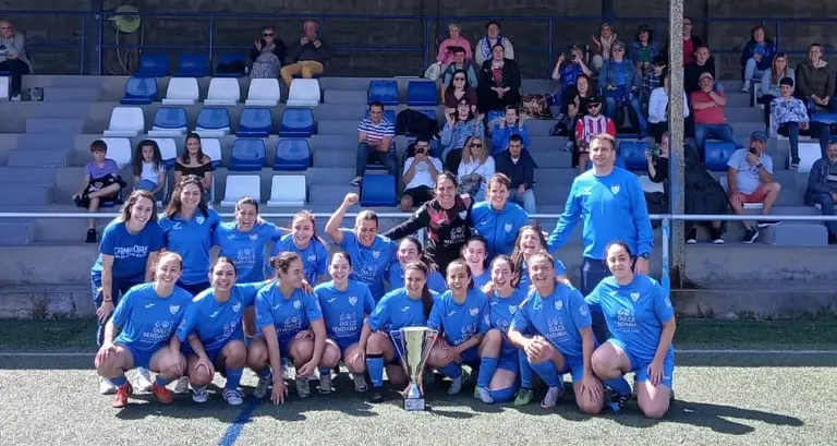 Corme celebrando o titulo no Cairo