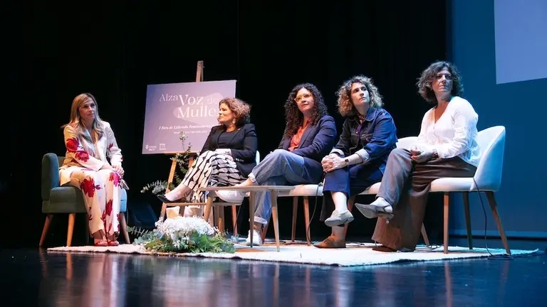 Foro Alzavoz de Muller en Vimianzo ponentes institucionais