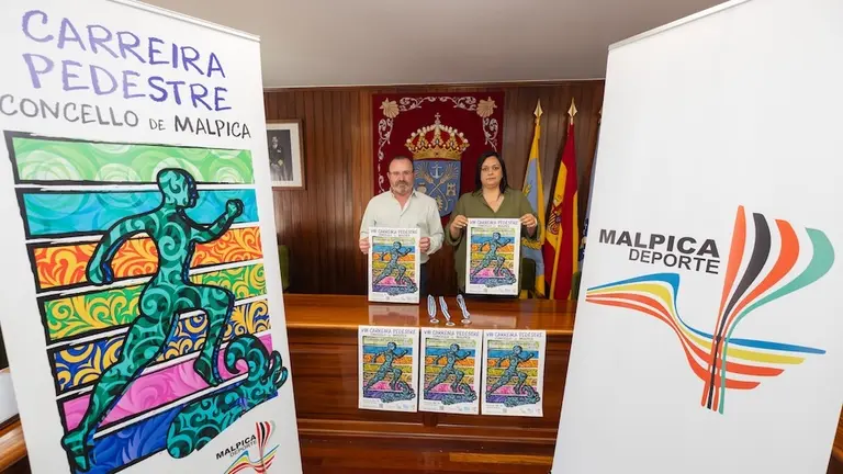 Eduardo Parga e Noelia Freijeiro presentando a Carreira Pedestre de Malpica