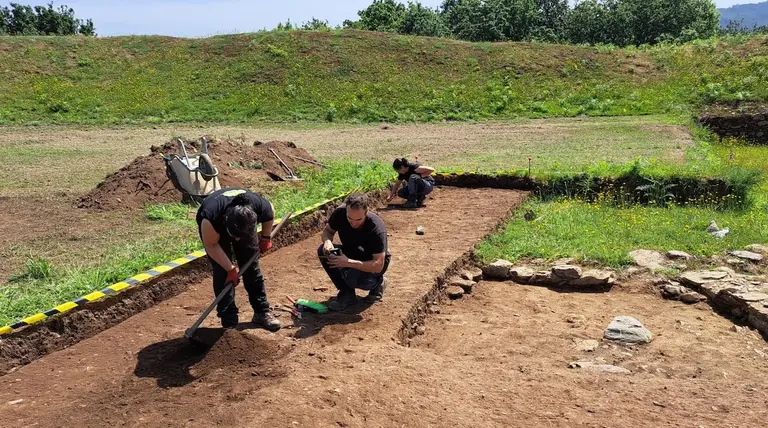 VIMIANZO - ESCAVACIÓN CASTRO3