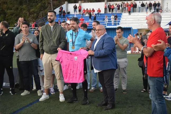 Oscar Santos retirouse como cuarto arbitro na ultima Copa da Costa-Foto-Jorge Castro