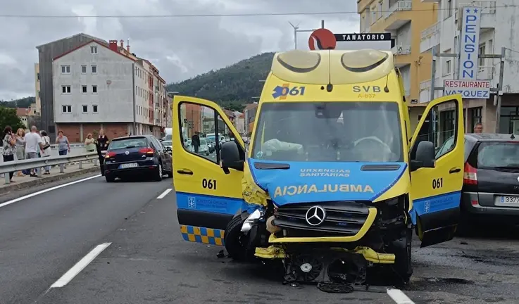 accidente ambulancia vimianzo