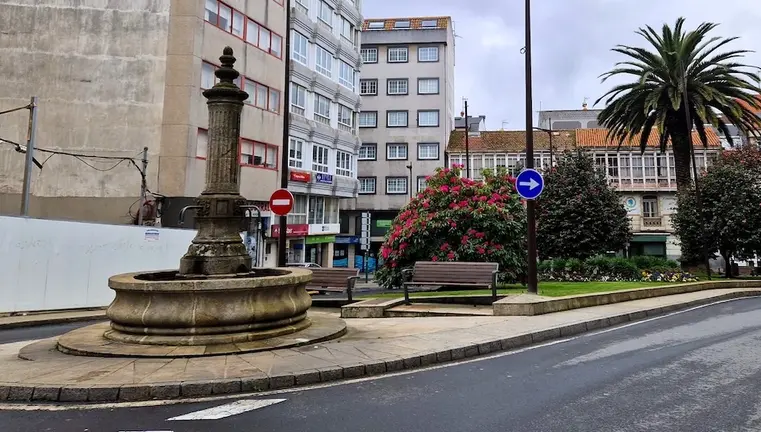Novo edificio na praza de Galicia de Carballo