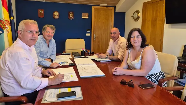Reunion de Portos co alcalde de a teniente de Muxia