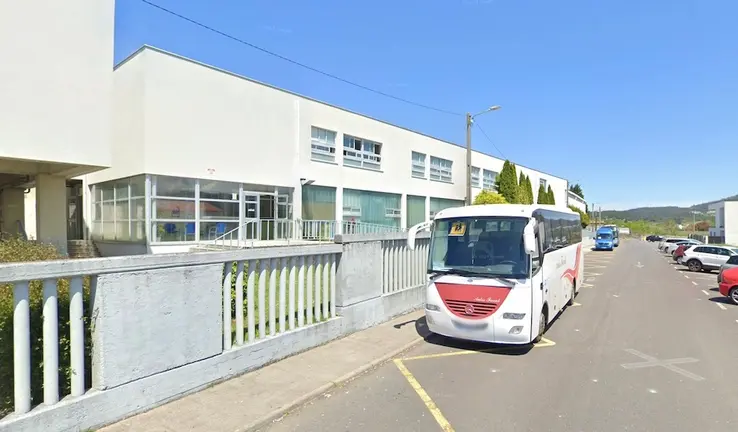 Un bus no IES de vimianzo