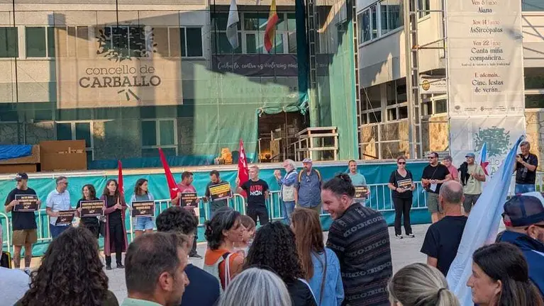 Concentracion contra os lumes Carballo