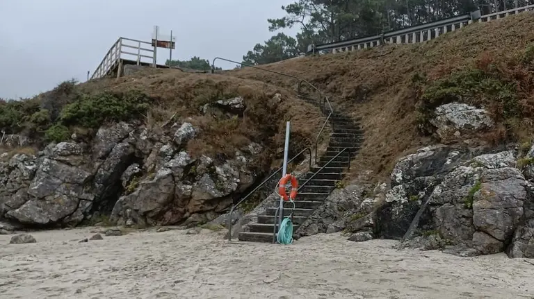 Salvavidas na praia de Lires