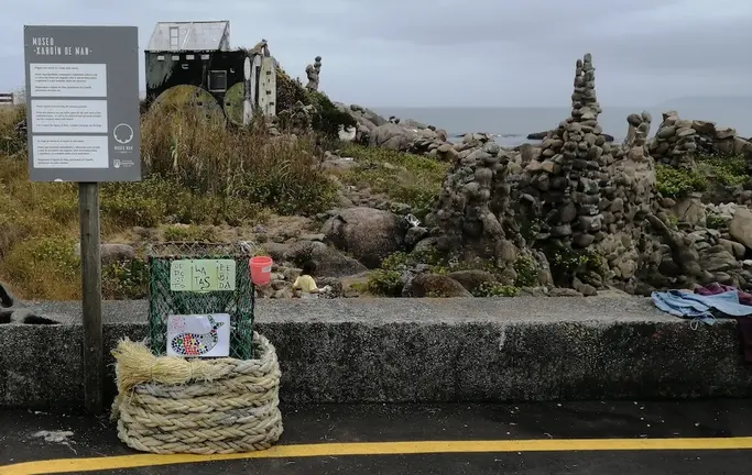 Nasa de lixo de Mar de Fabula no Xardin de Mar