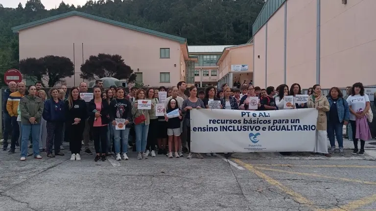 Concentracion contra os recortes no IES Agra Raices