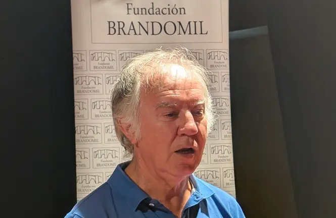 Manuel Vilar, presentando o acto en Muxía.