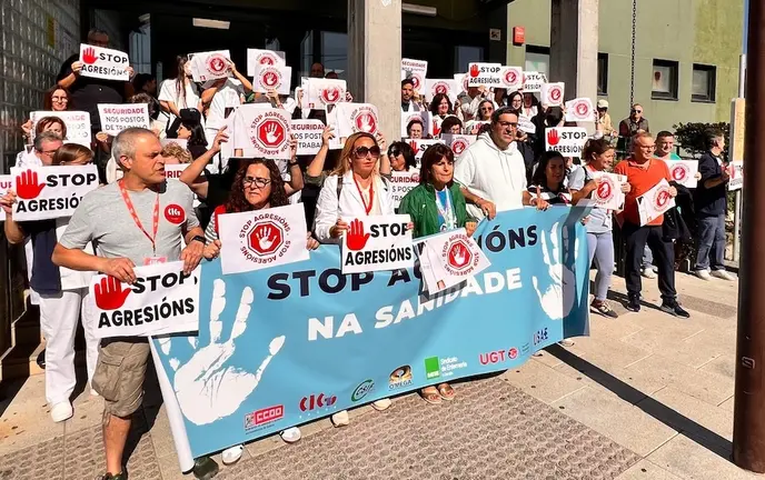 Concentracion Stop Agresions Sanitarios en Carballo