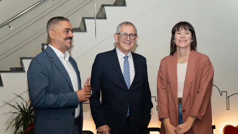 Foto Ana Pontón con Evencio Ferrero e Daniel Pérez copia