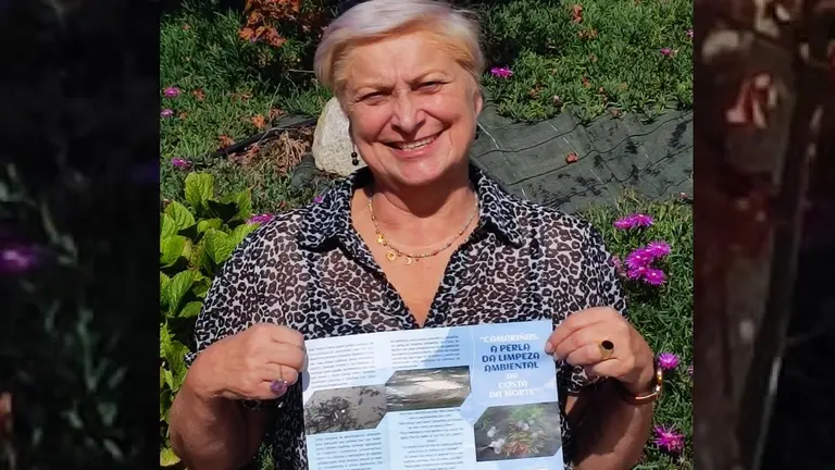 Unha vecina de Camarinas de Mar de Fabula coa campaña municipal
