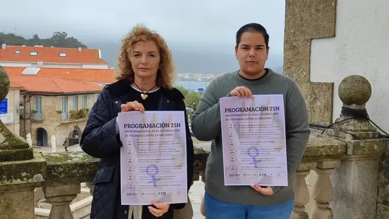 As concelleiras de Muros Elvira Núñe e Maruxa Martínez