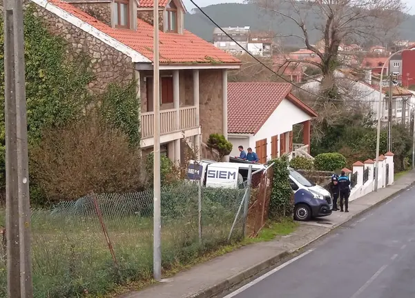 Lanzamento desocupacion dunha vivenda en Fisterra