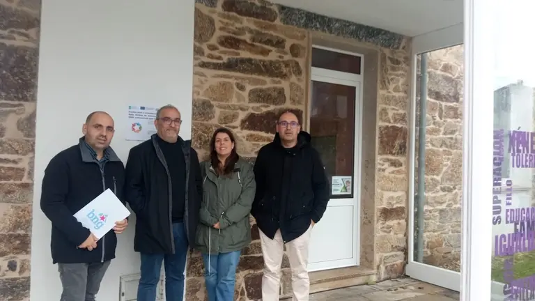 Visita do deputado provincial Xosé Luis Penas e da deputada provincial Cristina García