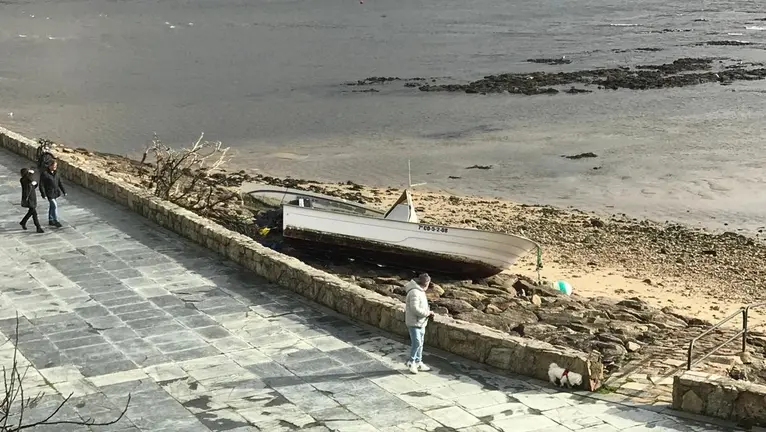 Dous novos barcos as pedras de SAnta Isabel