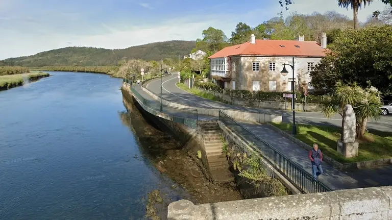 Casa de Pondal sobre o Rio Anllons