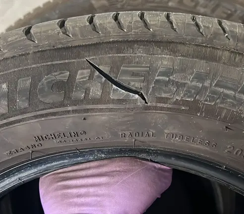 rodas rasgadas en Fisterra