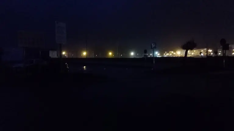 Noite pechada no porto de Muxia