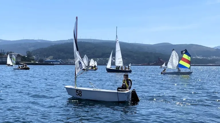 Facendo vela en Corcubion co Carrumeiro