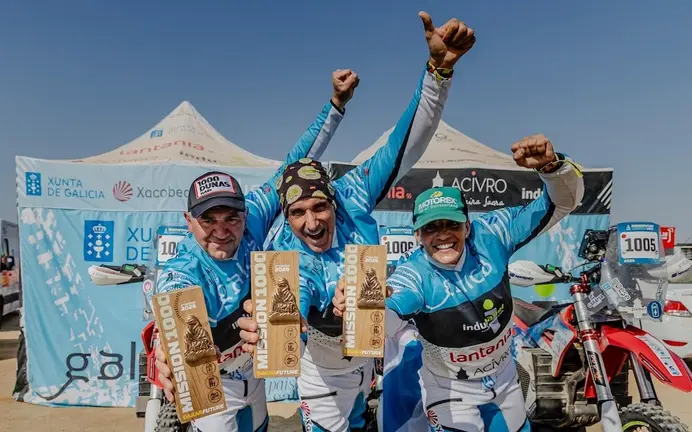 Fran Pallas e o seu equipo campion do Dakar Pilotos