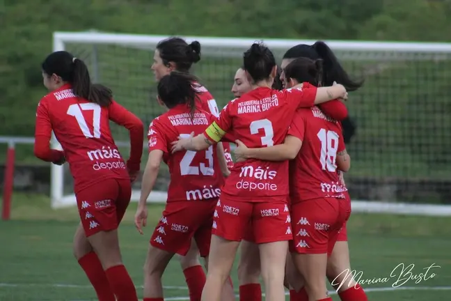 O Muxia celebrando un dos tantos ante o Cee-Foto-Marina Busto