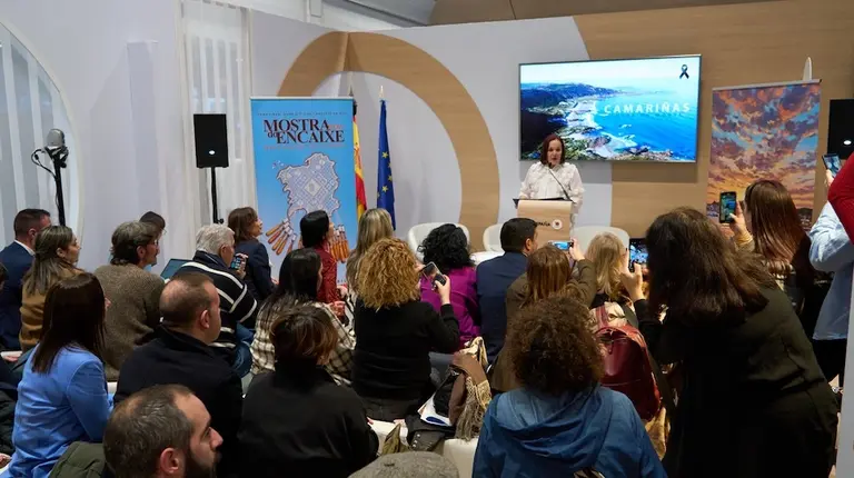 Sandra Insua alcaldesa de Camarinas en Fitur 2026