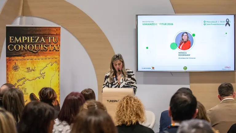 A alcaldesa de Vimianzo Monica Rod en Fitur