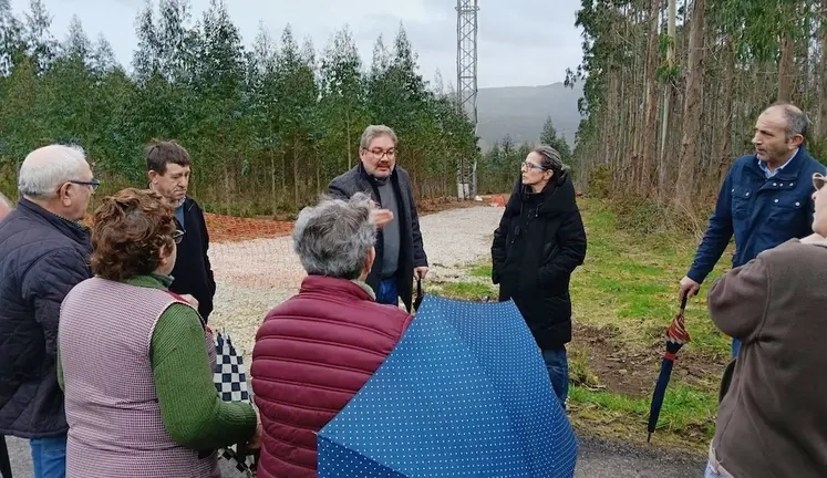 Visita de Oscar Insua a vecinanza de Brenla