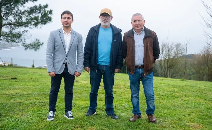 Alternativa Enxebre Fisterra Juanfran Martínez (Presidente), Raúl Gómez (Secretario Xeral) e Francisco Martínez-Tito (Concelleiro Fisterra).