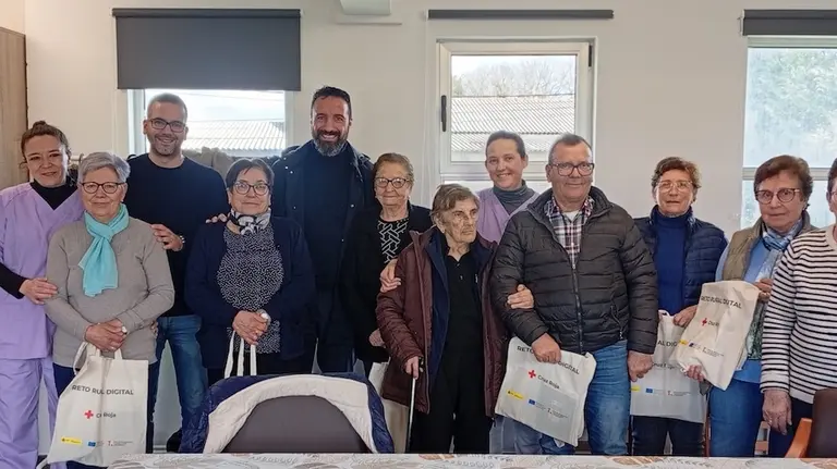 Curso dixital coa Cruz Vermella na Casa do Maior de Mazaricos