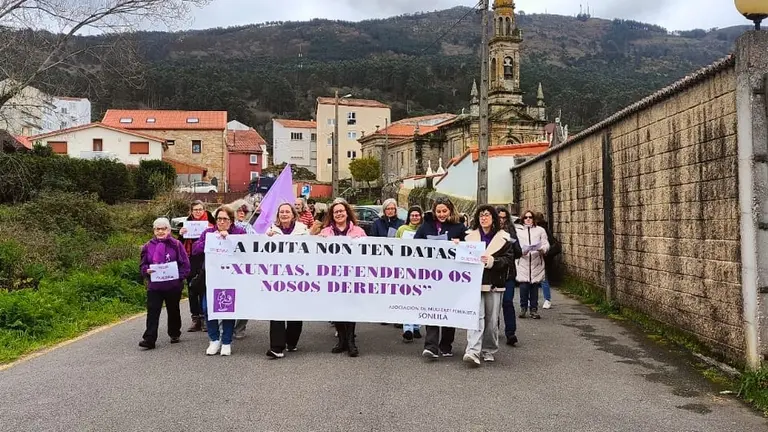 8m en Carnota Marcma Mundial das Mulleres