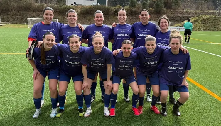 A Esteirana con camisetas do 8M