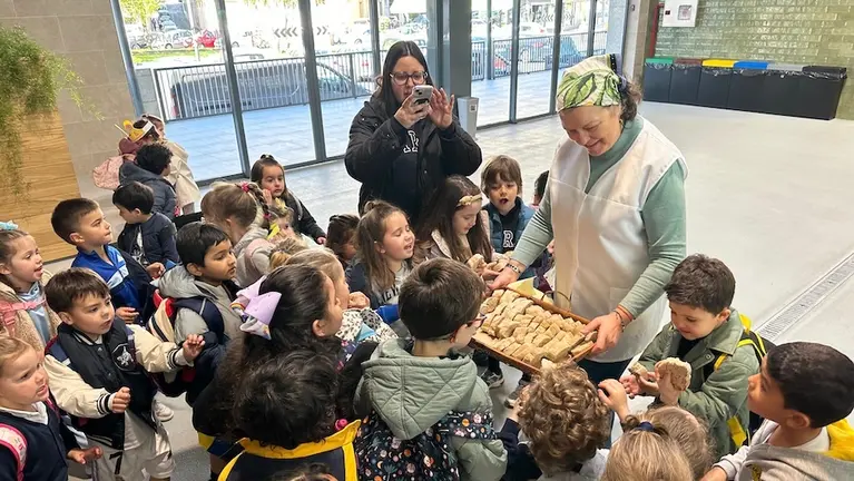 O CEIP Vila de Cee no Mercado Municipal. 2