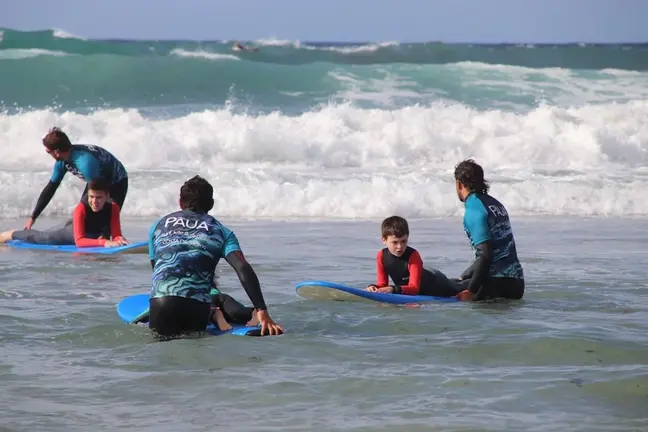 Surf Inclusivo con Un Paso Mais