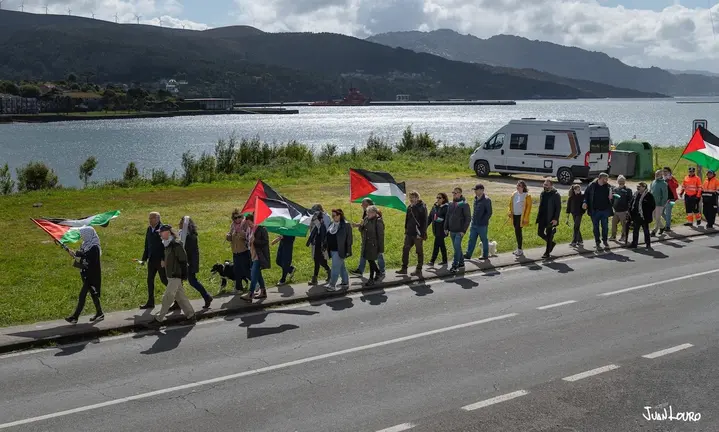 Manifestacion en apoio a Flotilla da Liberdade entre Cee e Corcubion-Foto-Juan Louro